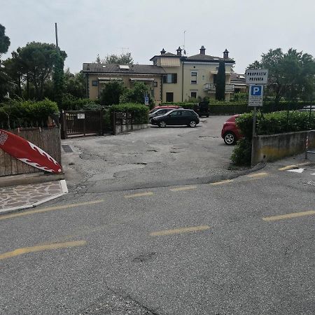 Appartamento A Peschiera Del Garda Con Piscina Buitenkant foto
