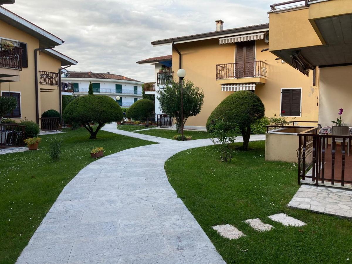 Appartamento A Peschiera Del Garda Con Piscina Buitenkant foto